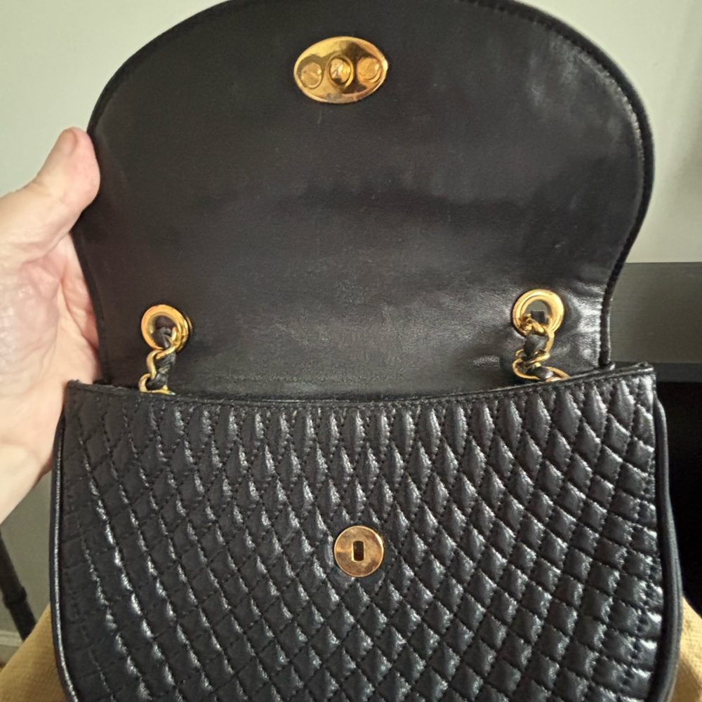 Vintage Bally Quilted Lambskin Chain Shoulder Bag – Black with Gold Hardware - Picture 6 of 10